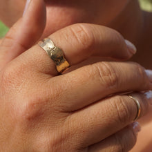 Load image into Gallery viewer, Jenny Ring (9ct gold)