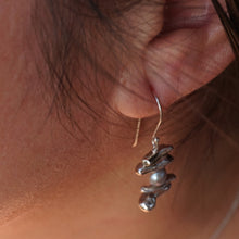 Load image into Gallery viewer, Beatriz Earrings
