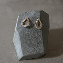 Load image into Gallery viewer, Zara mini studs
